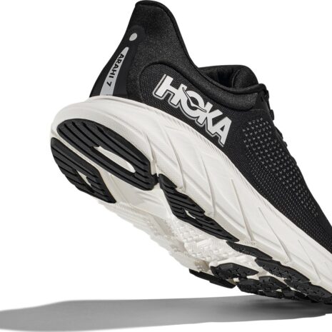 hoka_one_one_m_arahi_7_black_white_1147850d_bwht_6229.jpg hoka_one_one_m_arahi_7_black_white_1147850d_bwht_6229.jpg