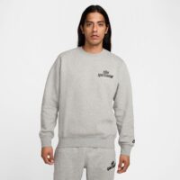 NIKE M NK CLUB BB CREW NSW GFX DK GREY HEATHER/MATTE SILVER/W